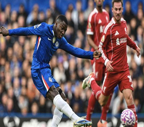 切尔西vs利物浦半场数据：红军半场0射正，控球率五五开