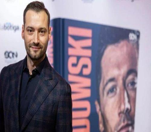 初到巴萨，莱万发现食堂缺肉缺鱼