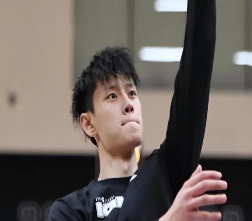 惨败青岛采访！许利民强调阵容不齐整，曾凡博仍未做出决定！