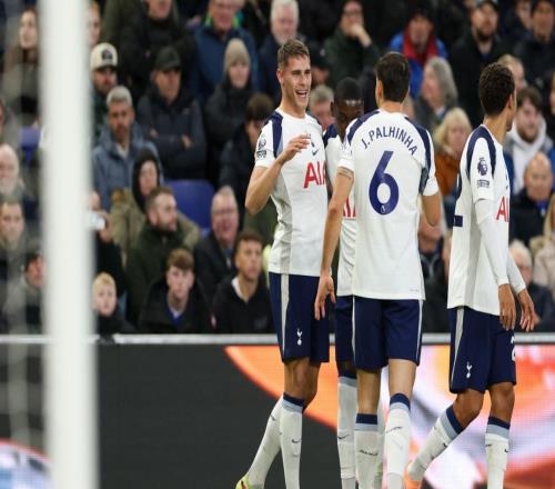 超越曼城和曼联，弗兰克率队杀入欧冠区，超级后卫梅开二度