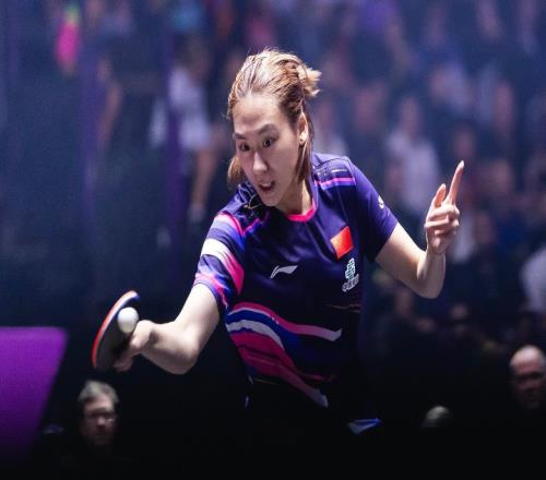 3-2进八强冲冠！中国女乒21岁1米77新星进化：新王曼昱再迎良机