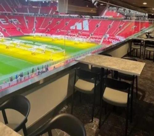 记者：曼联与UA92大学合作，老特拉福德下月将改造为学生校园