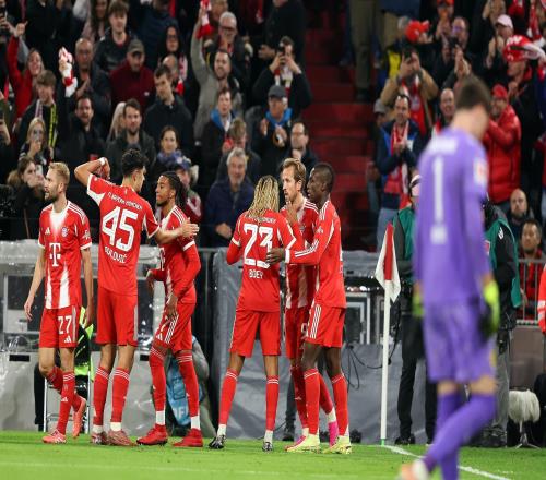 大结局了拜仁本赛季各项赛事已11连胜，多特不败被终结