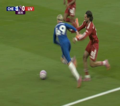 英超官方：VAR认为索博对加纳乔的接触非常轻微