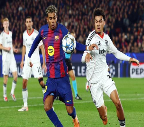 21逆转！超级后卫踢疯了，梅开二度导演逆袭，巴萨狂揽4连胜