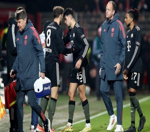 记者：虽然帕夫洛维奇无大碍，但战斯图加特他将轮休磁卡首发