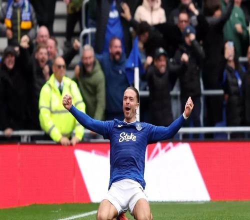 镜报：格拉利什对阵曼城需要回避，这让英超的公平性受到损害