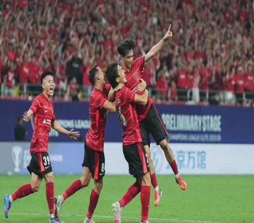 中超三连冠，亚冠十场不胜：海港“窝里横”困局何解