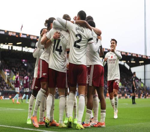 英超大乱战第2距第11仅差3分！阿森纳7分领跑赢麻了，曼联跌第7