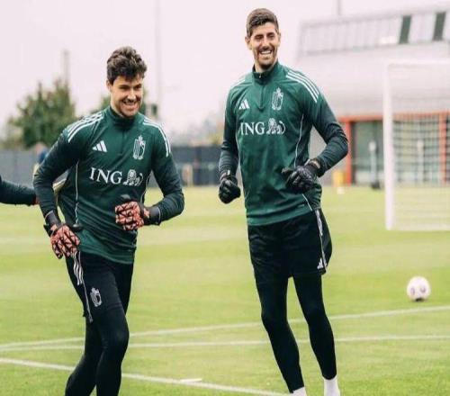 曝曼联欲签新门将原因！拉门斯打消更衣室质疑，队友本想要大马丁