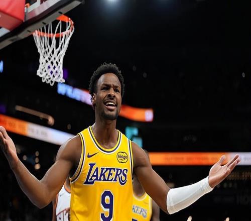 一上强度就不行了！湖人后场新星到了季前赛就已经撑不起场面了