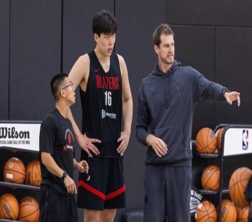 开拓者主帅：暂不增加小杨时间常规赛和夏联不同