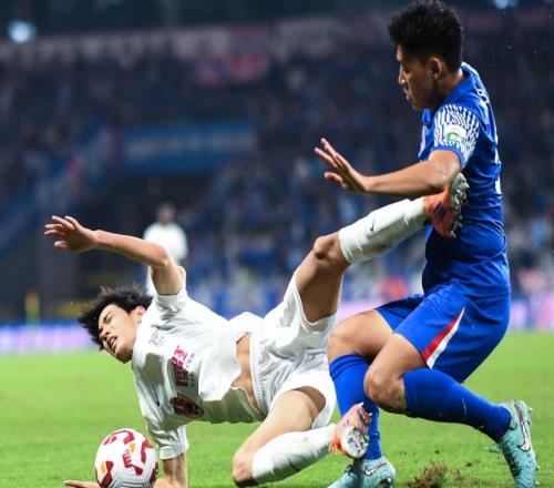 一场22上演神剧情：补时点射绝平，中超争冠格局大乱，前3都翻车