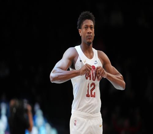 骑士队记：亨特因膝盖挫伤，缺阵今日对阵尼克斯的比赛