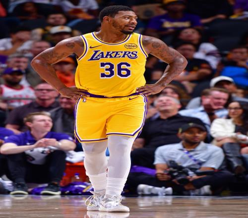 雷迪克：斯玛特展现了很强的身体对抗，但他至少该出手1次啊