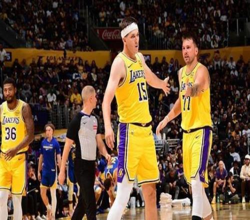 里夫斯：自从我来到湖人湖人就一直是湖三崩