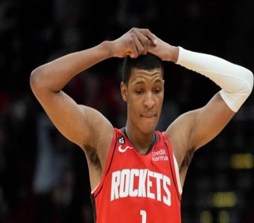 跨年后83中25成休媒公敌！小贾遭喷不配探花+亿元合同斯通失误