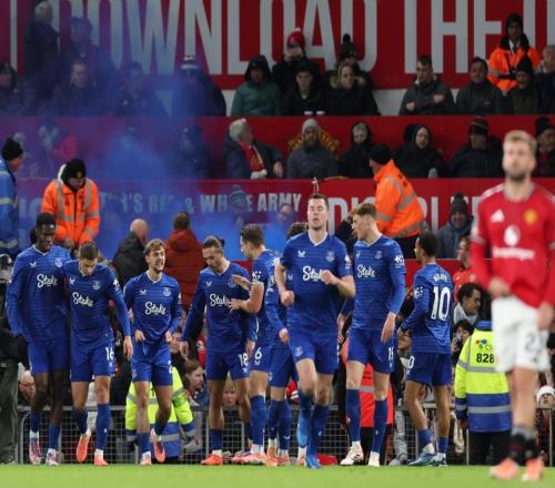 莫耶斯神了，掀翻曼联，创造历史，皮克福德一战封神：6次神扑