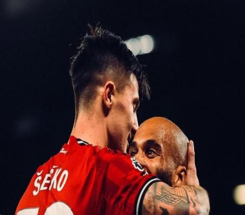 谢什科：伟大的团队胜利，很高兴收获我在曼联的第一次助攻