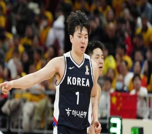 这么厉害！李贤重面对中国队狂砍33分14篮板，他有辉煌的履历！