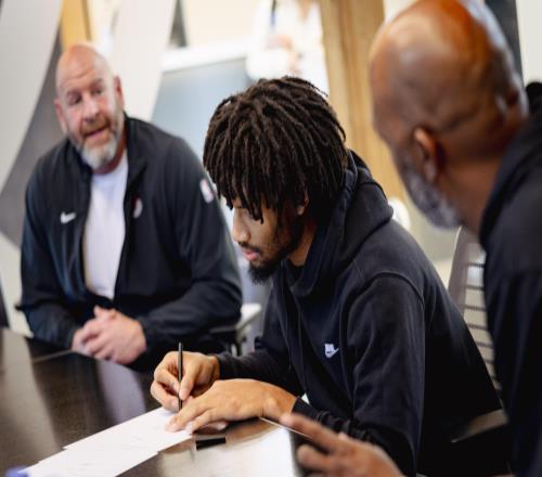 4年1.72亿！开拓者官宣续约两大新星杨瀚森等队友集体祝贺他们