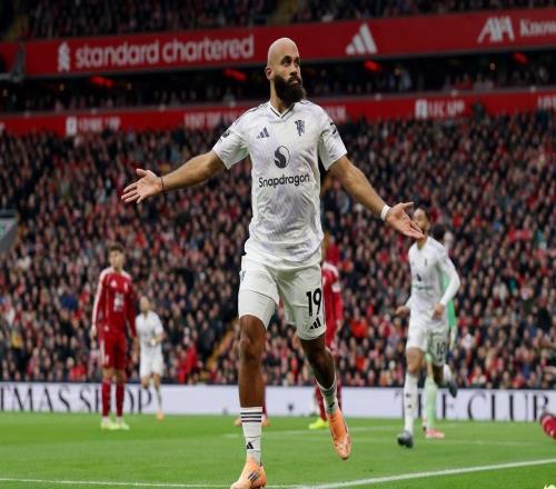 摊手联，姆伯莫破门后做出B费同款的摊手庆祝动作