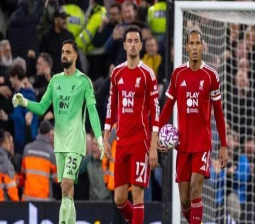 范戴克解围失误却摊手指责队友！夏窗新援被他“骂”傻了