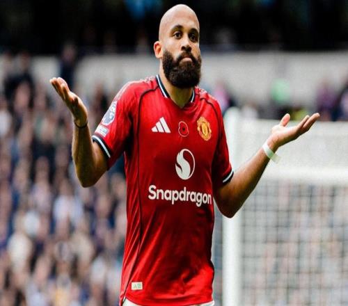 近4场比赛为曼联打进4球，姆伯莫社媒继续晒摊手照