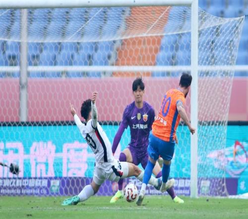 搅乱中超争冠形势！泰山31逆转终结海港4连胜卡扎双响泽卡2助