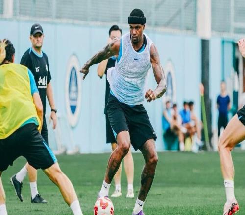 韦斯利：不想点评教练，中超最后三轮新鹏城要全力多拿分