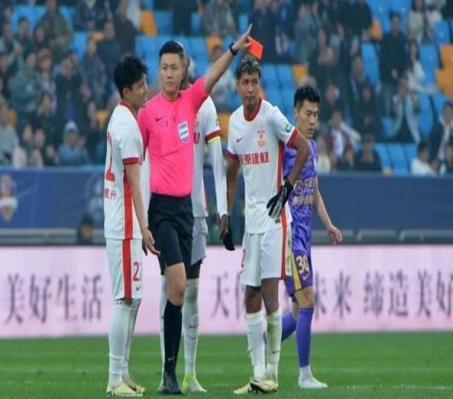 一张鲁莽红牌，断送了长春亚泰一场抢分好局