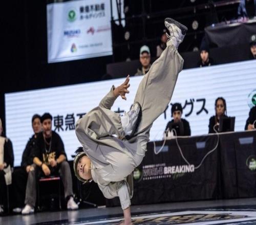 连胜三位日本选手，中国小将郭朴首夺霹雳舞世锦赛冠军！