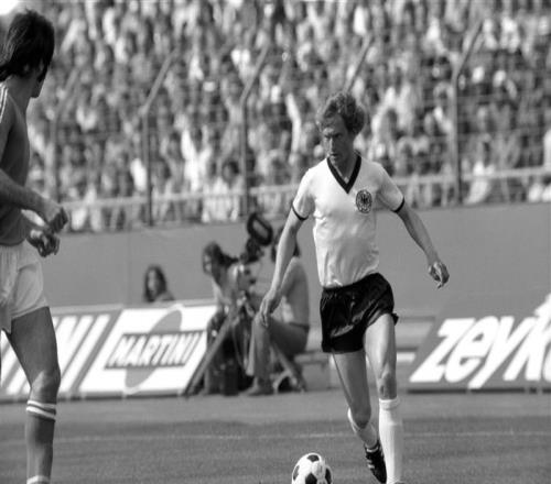 德国队1974年世界杯冠军成员赫尔佐格去世，享年79岁