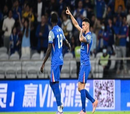 【中超】路易斯头球申花1比0新鹏城保留争冠希望