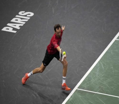 巴黎大师赛：年度最后一场网球盛宴，魔咒与荣耀共舞