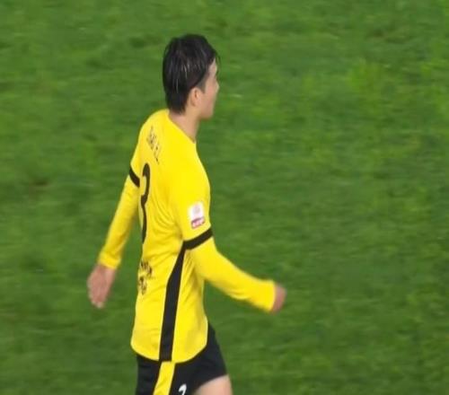 青岛西海岸球员赵宏略累积四黄，将缺席下轮与成都蓉城的比赛