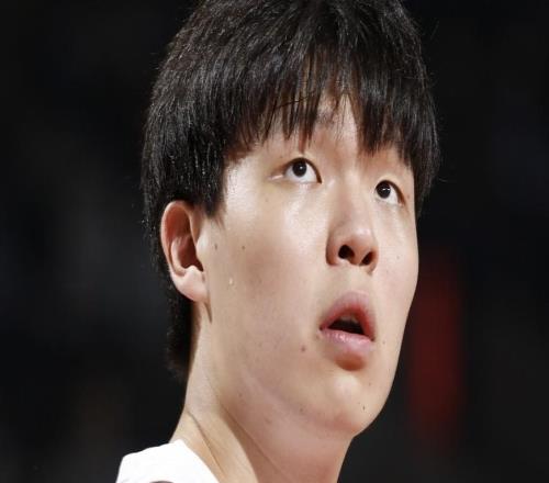 NBA励志奇迹！一年打6场首发，顺位比杨瀚森还低，他却要拿1.2亿