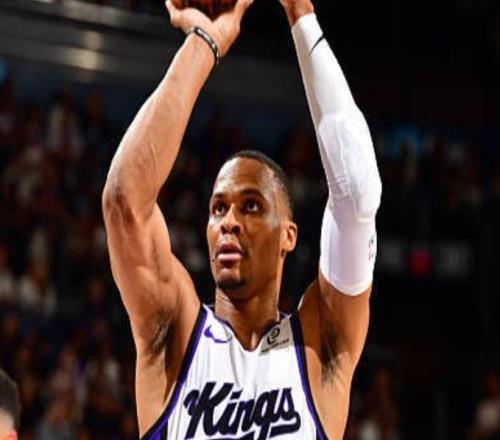 首秀4分惜败！威斯布鲁克8投2中，还需要磨合！