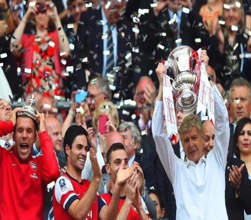 布鲁斯：温格曾说14年足总杯决赛要是输了他就完蛋了