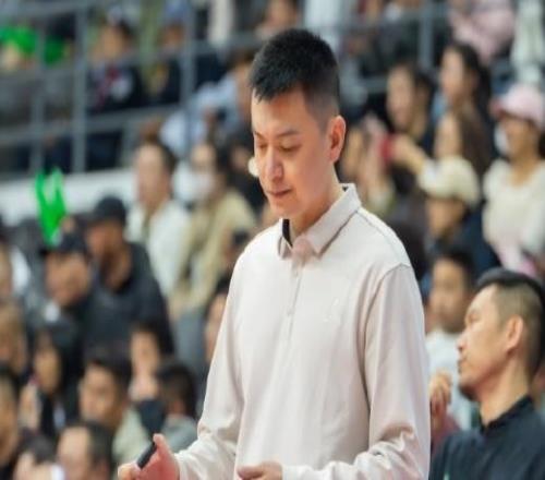 辽篮胜北京收连胜！杨鸣再收四好一坏消息，广东两悍将喊话必夺冠