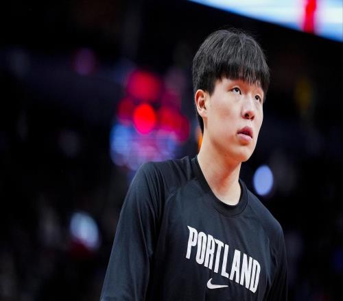 杨瀚森最强表现！主教练观战，高效砍18+10+4！肉眼可见的进步啊