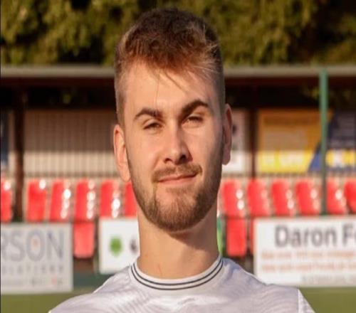 英格兰球员因撞到场边围墙不幸去世，如今围墙被彻底拆除