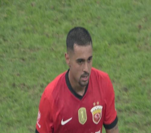 中超大结局！上海海港蝉联冠军，申花功亏一篑，王钰栋本土射手王