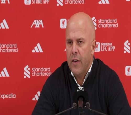 斯洛特：前锋换后卫上季也用过，当时叫勇敢现在可能叫愚蠢了