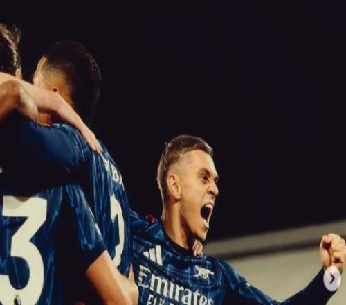 特罗萨德社媒：人人都爱漂亮的定位球，是吧