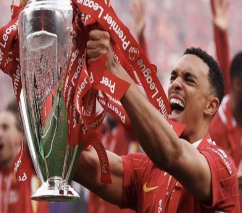 利物浦官方祝阿诺德生日快乐，球迷留言：这比三连败还要糟