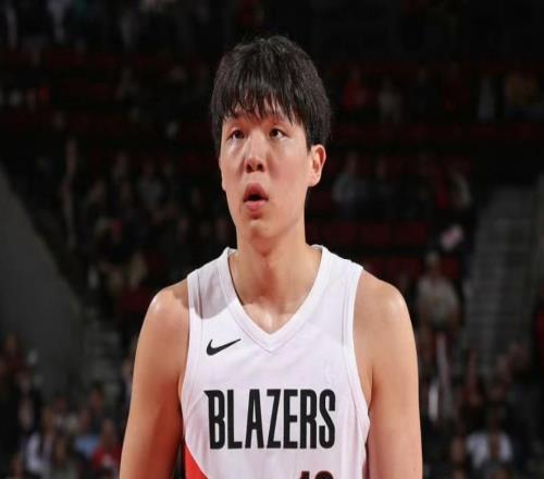 杨瀚森长胖十几斤&总飘在外线媒体人：因为他很听教练的话