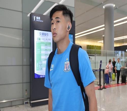 未受重用，戴伟俊代表申花出场29次，其中仅7次首发