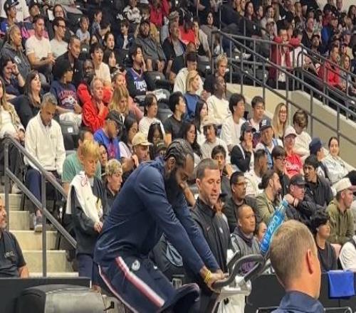 非常认真！比赛期间哈登在场边进行完整的单车训练