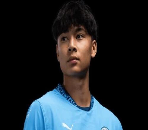 退役曼城华裔小将：随一线队训练并不愉快，只能像狗一样追球